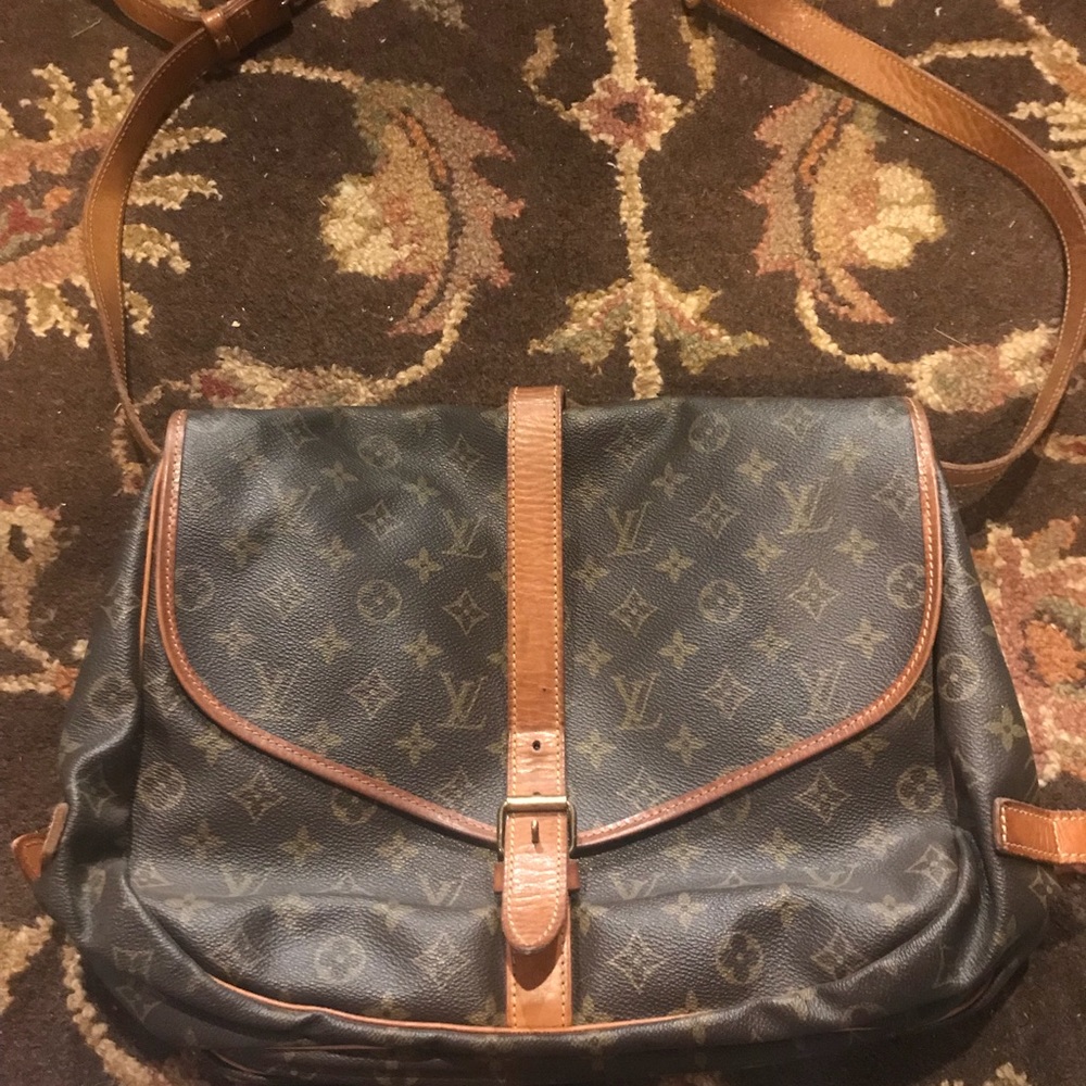 Authentic Louis Vuitton samaur bag .
